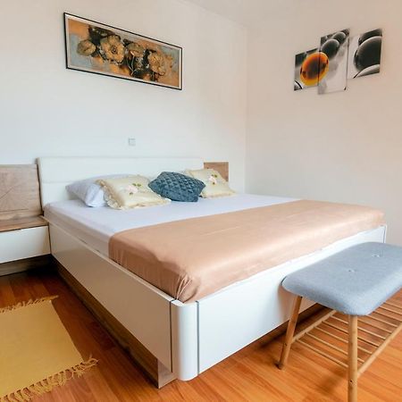 Apartmani Ivan Lopar Exteriör bild